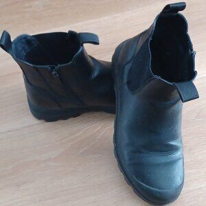 Waterproof leather boots 8 Wide